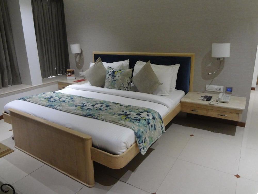 Hotel Suncity Apollo - Gateway Of India Bombay Extérieur photo