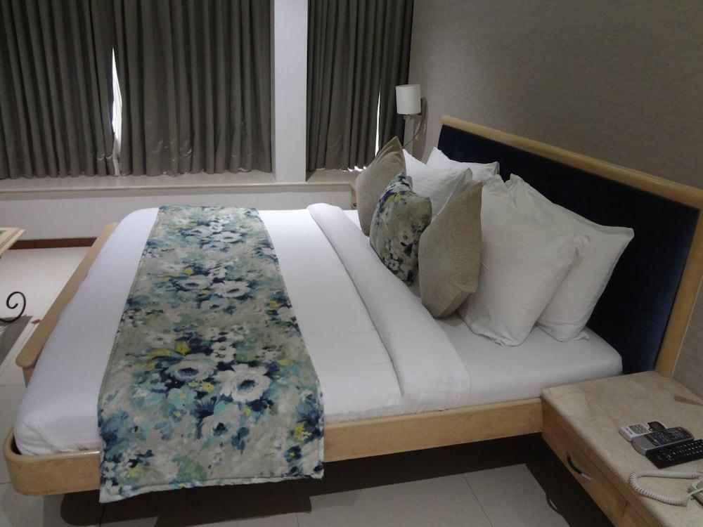 Hotel Suncity Apollo - Gateway Of India Bombay Extérieur photo