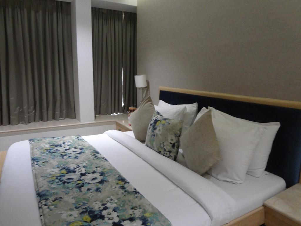 Hotel Suncity Apollo - Gateway Of India Bombay Extérieur photo