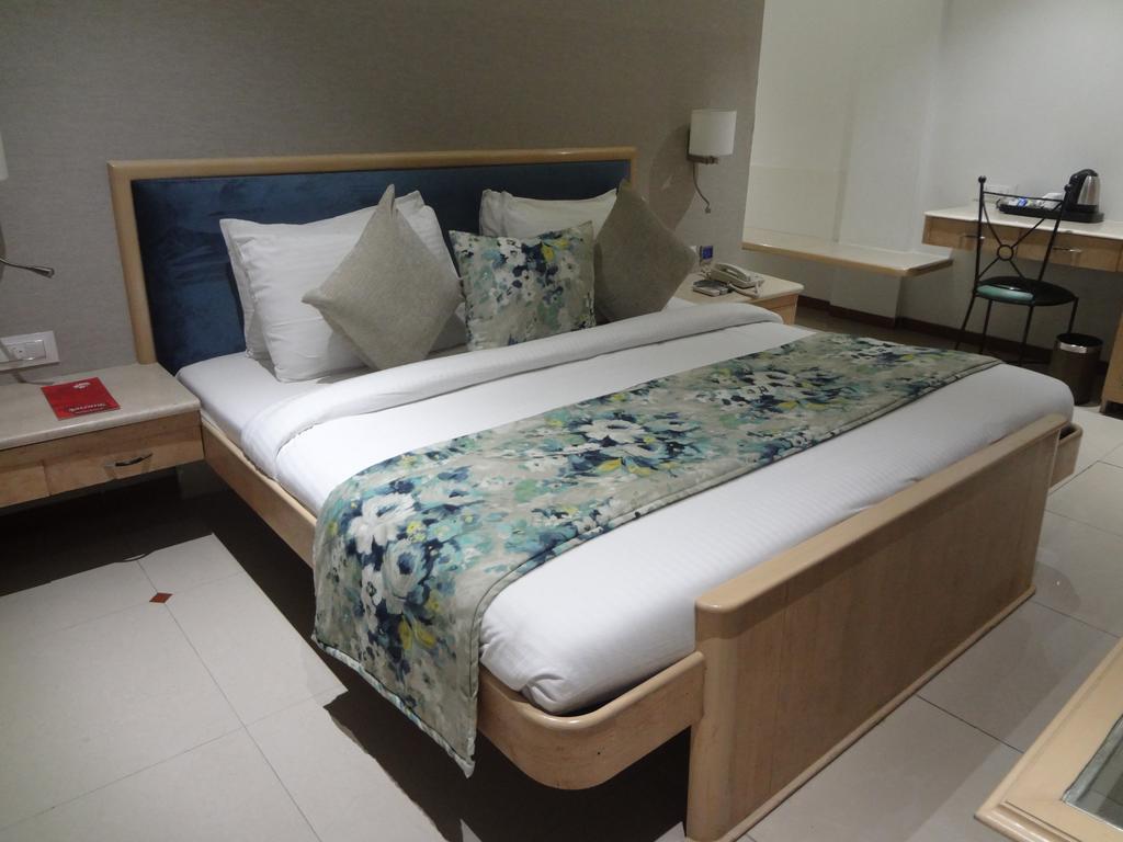 Hotel Suncity Apollo - Gateway Of India Bombay Extérieur photo