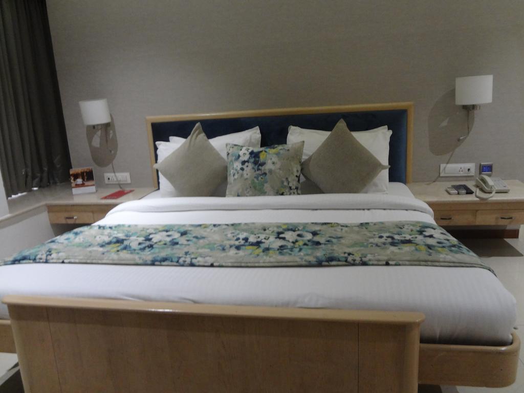 Hotel Suncity Apollo - Gateway Of India Bombay Extérieur photo