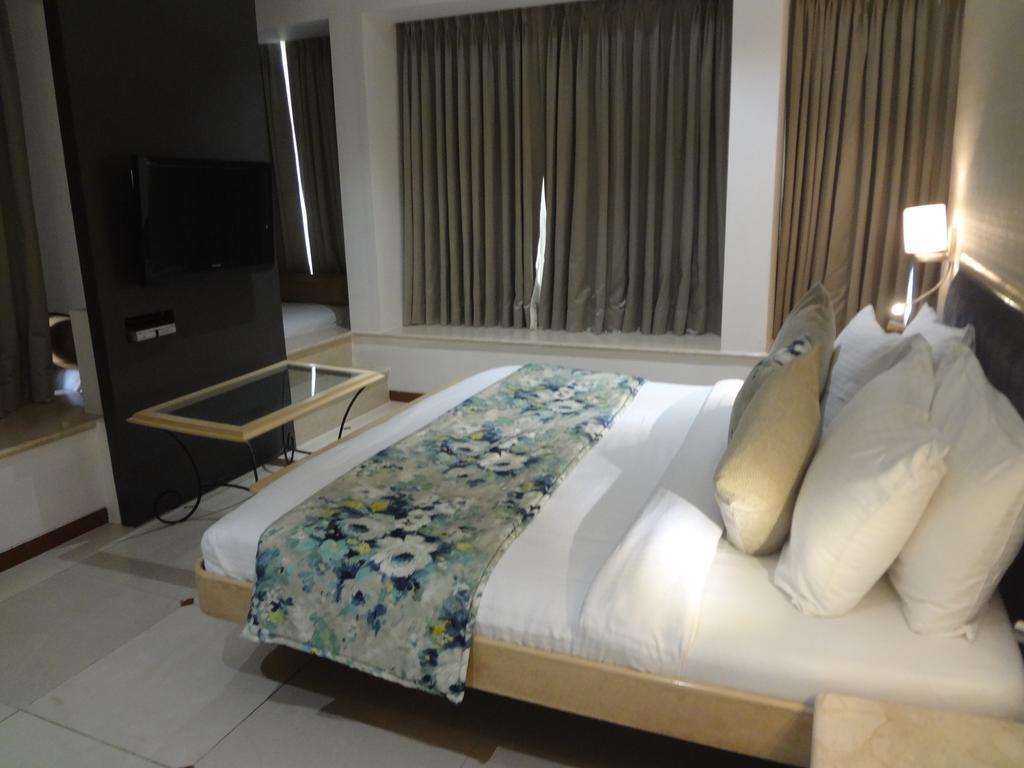 Hotel Suncity Apollo - Gateway Of India Bombay Extérieur photo